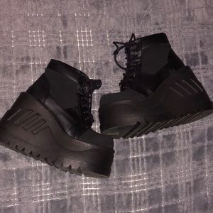 Demonia wedge boot